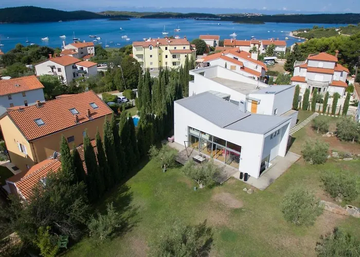 Om By Valsabbion 메덜린